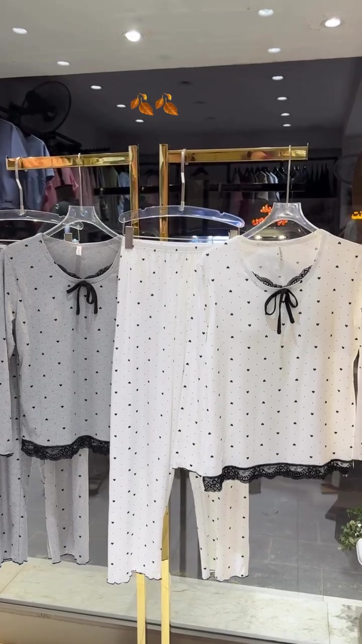 ⁨	بيجامات شهر ايلول قطن 🍂🍁

L/XL/XXL/XXXL

توصيل لجميع محافظات العراق 🚙⁩
