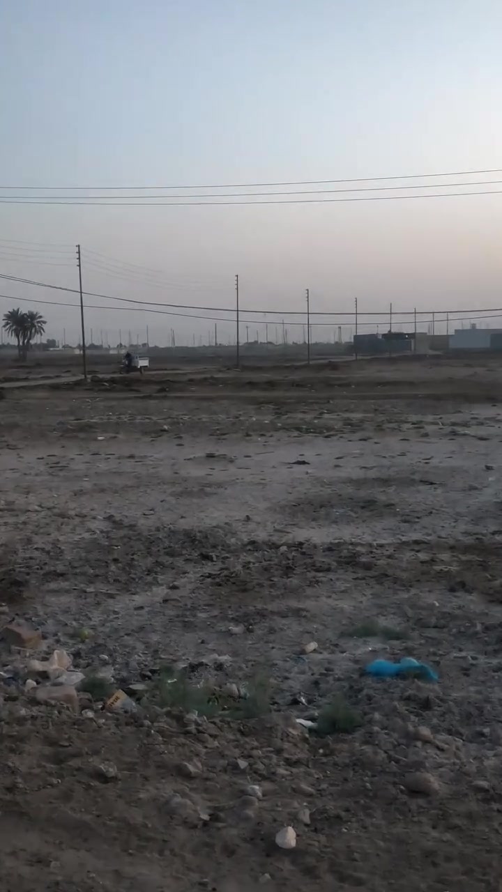 قطعه للبيع ب حي الجوادين مساحه 200متر ماي وكهرباء وشارع سبيس *********** واتساب
