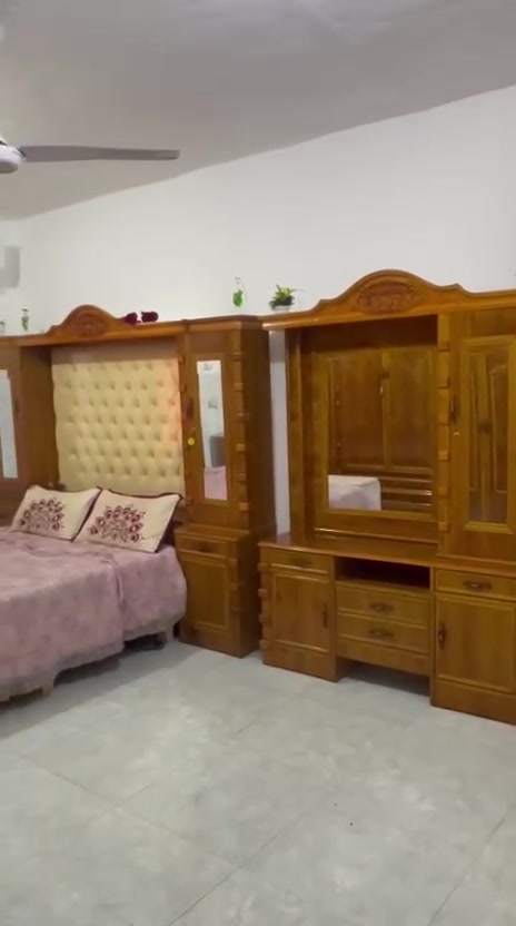 سلام عليكم
غرفه لبيع مستعمله سنه مكان واسط الزبيديه 
اريد ١٧٠٠بيه مجال ***********رقم تلفون واتساب
