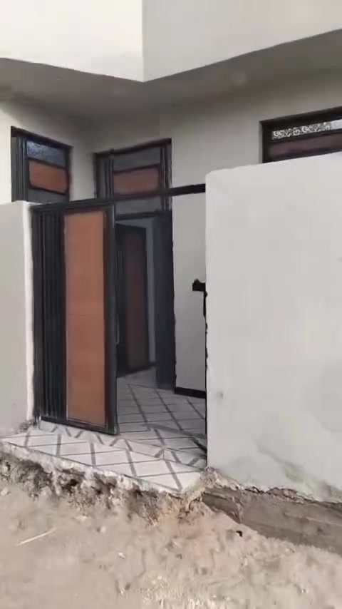 للبيع الـمساحه 110 زراعي مـقابيل الـطابو بيـت جـاهز من كلـشي 

وقـريب على شـارع الرئيـسي 150مـتر خـدمات كامله مجاري حكوميه 

ثقيـل وخفيف كهٌرباء مدارس مستوصف وبناء طـابوك صب كـونكريت 

رباط صب البيت مامـسكون ابد كل هذا ب 55 وبي مجال الـشراي 

نـاصريه سـديناويـه بـشارع الـمثلجات الـملاك جاي من المستوصف 

واتـساب *********** بيـت ابـلاش وقـريب الـشارع الـعام
