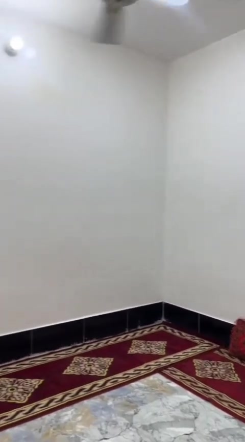 السلام عليكم بيت للبيع 50 متر الارضيه رفت بناء حديث طابوك  ستقبال + صاله + مطبخ + غرفتين نوم 3 حمامات الواجه 4/65والنزال 10/70 شارع عرض 8 طريق بغداد عمود 35 الاستفسار ***********
