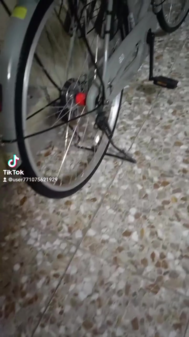 السلام عليكم بايسكل للبيع
نضيف بس بس طخه بل صينيه
موديل2022نزلته من كرار  سيدي
شهر المكان النجف السعر عله هاذه ال رقم
***********
