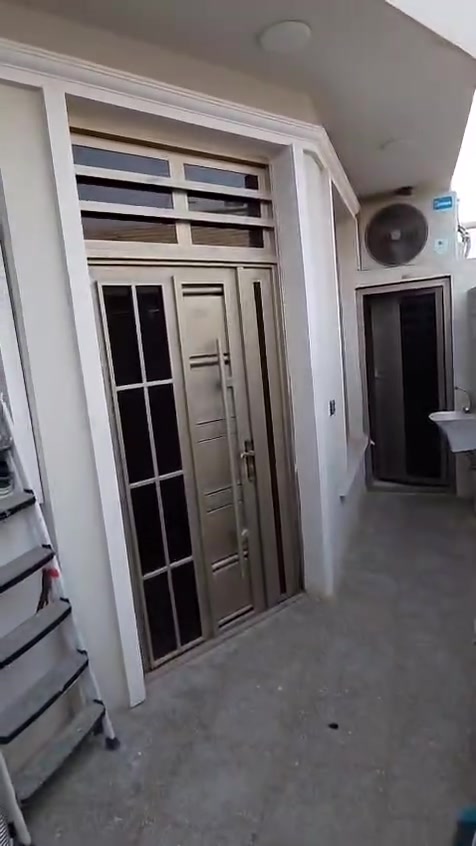 بيت زراعي للبيع قرار ٢٥ مساحه ١٠٠ متر اقرار محكمه باسمي واجهه ٨ ونزال ١٢ ونص
خلف معمل الثلج ثاني شارع عرض الشارع ٩ متر 
بيت جديد بناء سنه ٢٥  طابق واحد بناء درجه اولى 
يحتوي على استقبال وغرفه نوم ومطبخ مفتوح وصحيات 
شبابيج المنيوم وبوب صاج خشب درجه اولى
تانكي مي وسخان وكاونتر HDF  مع البيت  
والمنطقه بيها مي ومجاري وكهرباء
للاستفسار  الاتصال على الرقم
***********
