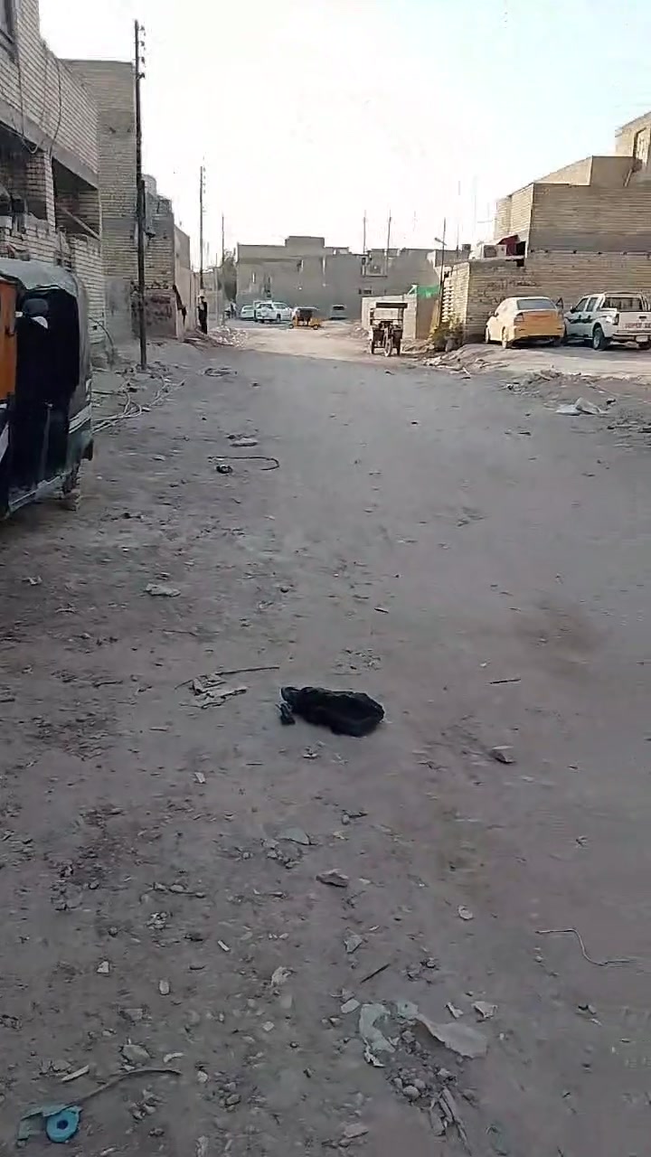 سلام عليكم بيت للبيع في منطقه ضباط ثانية زراعي مال بلديات المساحه 100 متر قاط واحد كامل بناء درجه اولى جديد معنى الكلمه محد ساكن بيه بل بدايه مربع موقع كلش حلو سعره 72بي مجال اي استفسار عن الرقم ***********
