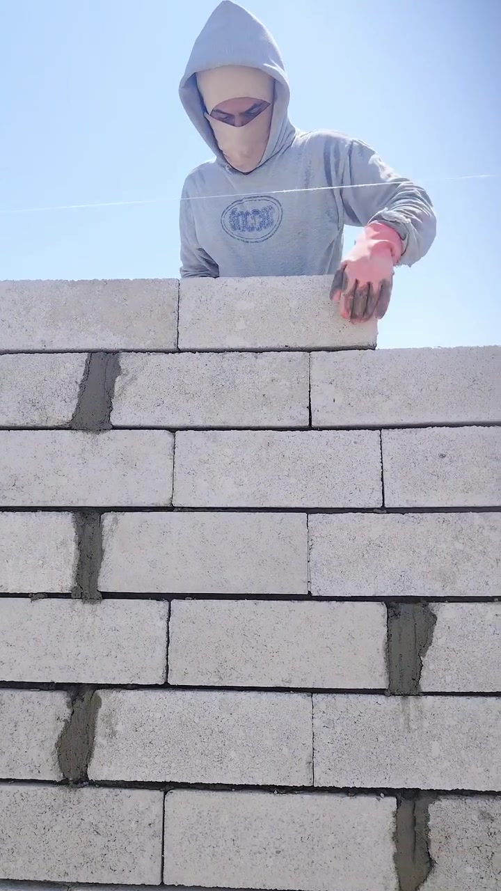 🧱 خلف بناء بلوك في الموصل 🧱مستعدون لكافة أعمال بناء البلوك وتصفيط البادلو بدقة، سرعة، وبأعلى جودة هندسية.🔨 خدماتنا تشمل:بناء بلوك للمنازل والمحلات والأسيجة.تصفيط بادلو ووزن دقيق للجدران.📞 للتواصل والاتفاق، اتصل بنا على الرقم:[ *********** ](عمل متقن وأسعار ترضي الجميع)
