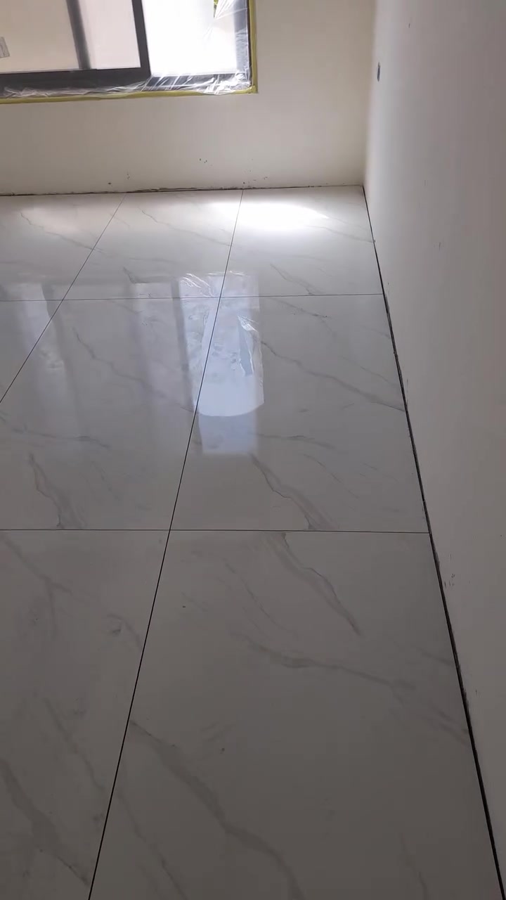 خلفه سيراميك وبورسلين متفرغ *********** وشرط شغل هندسي درجه اولى
