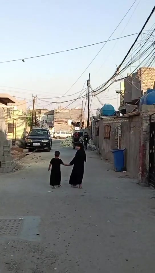 بيت للبيع منطقه الحميديه قرب السوق الاول مساحه البيت 120 متر فرع تبليط ومجاري خدمات كلها كامله قليل ترميم ***********
