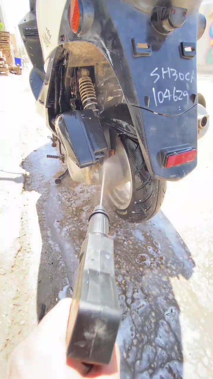 ​✨ اجعل سيارتك تلمع كالجديدة في دقائق! ✨
​هل تبحث عن الحل الأمثل لتنظيف سيارتك بنفسك باحترافية وسهولة؟ نقدم لك ماكينة غسيل السيارات بالضغط العالي YSL112.
​🔥 لماذا تختار YSL112؟
✅ قوة تنظيف فائقة: تخلص من أصعب الأوساخ، الطين، والشحوم بفضل ضغط الماء العالي.
✅ سهولة الاستخدام: تصميم مدمج، خفيف الوزن، وسهل الحمل والتشغيل لأي شخص.
✅ مُرفقات شاملة: تأتي مع كل ما تحتاجه للبدء فورًا، بما في ذلك مسدس رش، خرطوم عالي الضغط، وفوهات متعددة.
✅ متانة عالية: مصنوعة من مواد قوية لتدوم طويلاً.
✅ آمنة على طلاء السيارات: توفر تنظيفًا عميقًا دون الإضرار بسطح سيارتك.
​💰 العرض الحصري الآن! 💰
​🏷️ السعر: 60،000 دينار عراقي فقط!
🚚 التوصيل: 5,000 دينار عراقي فقط لجميع المحافظات 🇮🇶🎁
​📞 للطلب والاستفسار:
لا تتردد في التواصل معنا عبر:
📲 واتساب/اتصال: ***********
​أو أرسل لنا رسالة خاصة على الصفحة!
​🛍️ سارع بالطلب الآن فالكمية محدودة! 🛍️
​#غسيل_سيارات #ضغط_عالي #تنظيف_سيارات #اكسسوارات_سيارات #عرض_خاص #العراق #بغداد #بصرة #نجف #اربيل #تسوق_اونلاين #YSL112 #تنظيف_منزلي #تلميع_سيارات