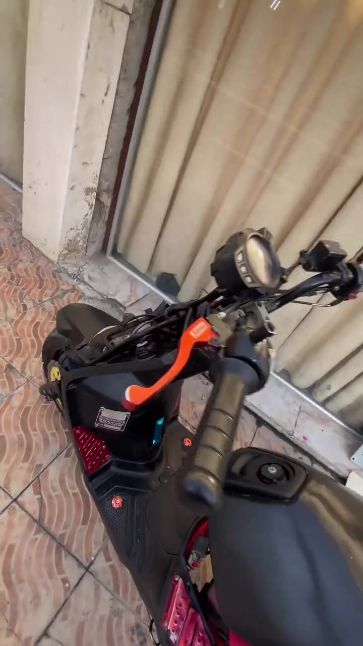 دراجه سكنس ياباني دراجه
بيها قبغ فلاوين رياضي 
بيها شوته كوسو 
بيها سلف كوسو 
بيها ملقط قمجي رياضي
بيها ملقط صوندات رياضي 
بيها كلجات رياضي بلادي
بيها قبغ رياضي 
بيها براغي رياضي 
بيها يدات بريك كوسو رياضي
بيها قبغ شاصي RGS
بيها دبلات خلفي رياضي لونين 
بيها خرز كلج امامي RGS
بيها قايش رياضي 
وكلشي شغال بيها مناقصها اييي شي
كفراتها كله مختمه مكاني بغداد الاعضمية 
بيها دواسات لون احمر رياضي
***********
