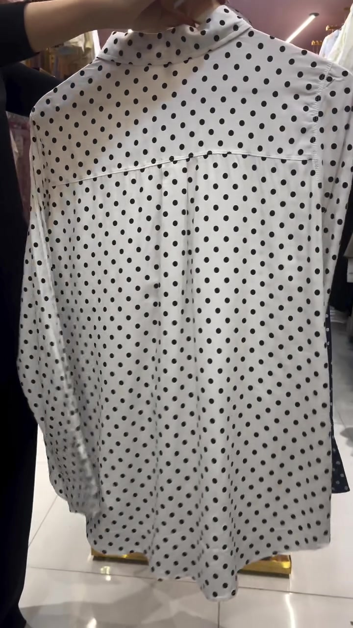 القياس فري سايز ❤️
السعر 25.000❤️

✨ سُكرة للأزياء النسائية (لكِ سيدتي)
👗 أناقة + نعومة + ذوق خاص
🧣 جمالكِ يبدأ من سُكرة
📍 العراق بابل المسيب 
📞 ***********

