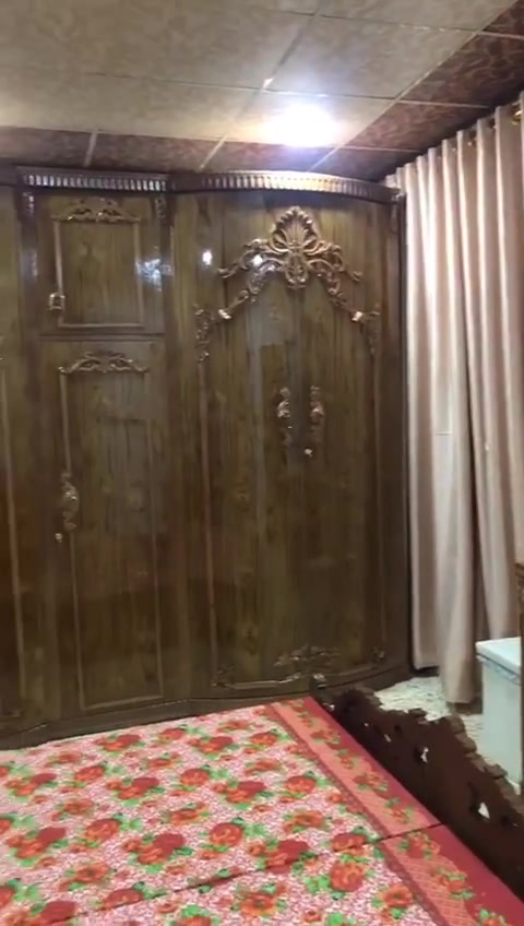 غرفة اخشاب للبيع خشب درجة أولى مامستعملة كثير ***********
