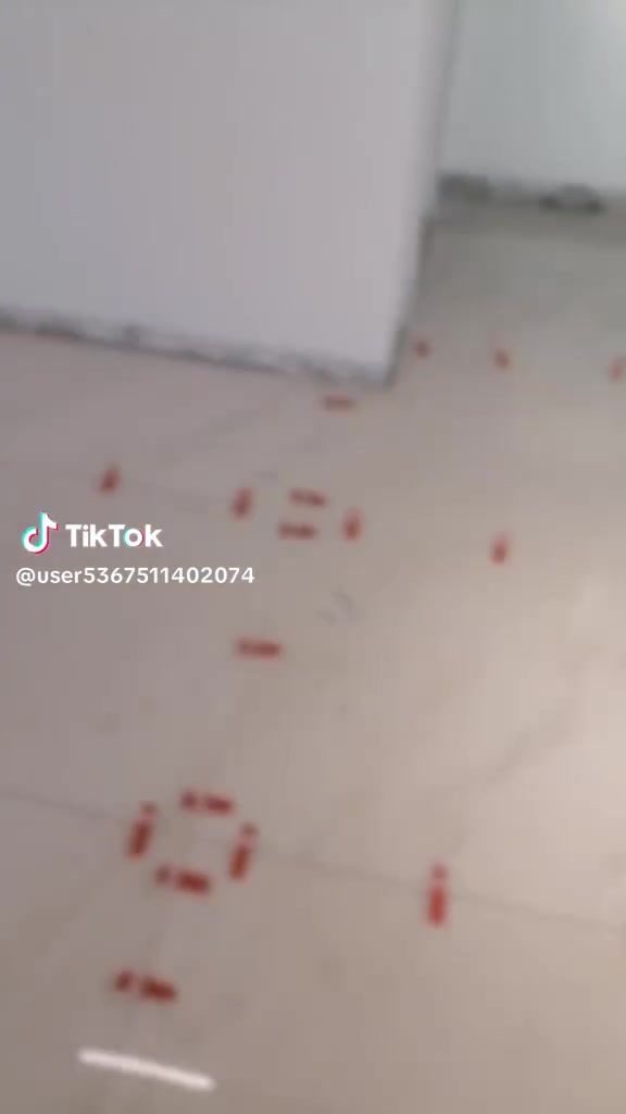 السلام عليكم خلفة سيراميك شغل درجه أولي أشتغل لوح 120×60 أو أكبر بالماده الاصقه
وأشتغل تصفير ارضيات شغل هندسي *********** متفرغ حاليا
