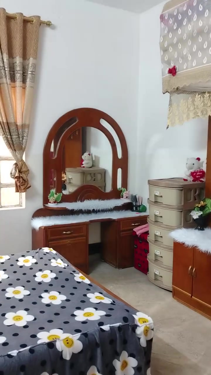 غرفة خشب • جانب اليمن • حي العبور
