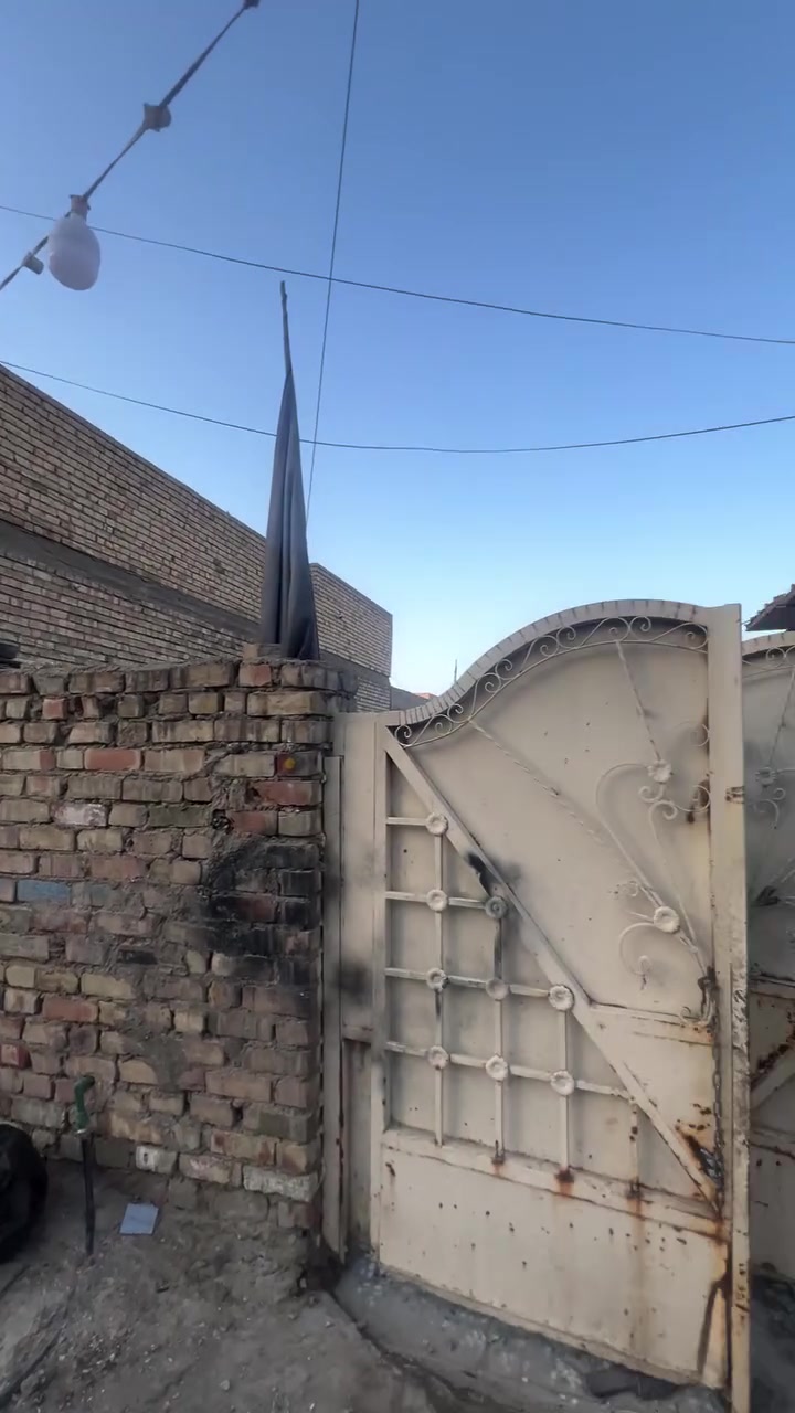 دار البيع 
بل حواسم مال عبيدي 
ثاني بيت ع تبليط بصف مدرسه صفيه 
واقع حال المساحه 225متر 

يحتوي ع غرفتين 
+ صحيات 2 
+مطبخ 9 أمتار 
+ استقبال 7امتار 
+صاله 8 أمتار 
+طرمه 10 في 8  
رقم الهاتف 
***********
