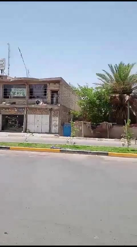 بيت 100 متر حي العسكري قطاع 15 ثاني بيت عن الشارع العام شارع جامع ال عمران بناء 23 طابوك السعر 105 للستفسار ***********
