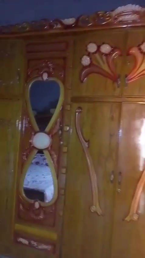 بسم الله وعلى بركة الله
غرفة اخشاب صاج ملحق نظيفة جدا اخت الجديدة 
العنوان بلدروز مقابل دائرة كهرباء بلدروز بجانب ابو وطن للمفروشات 
رقم الموبايل ***********
***********
