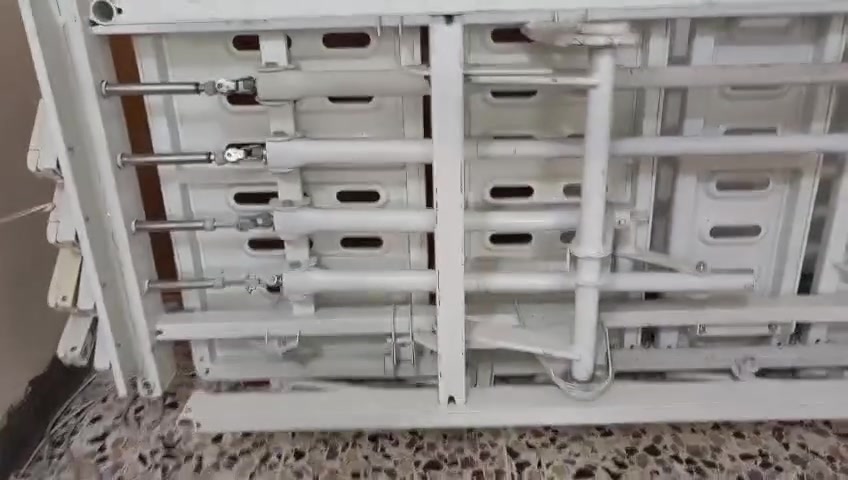 سرير مريض • شغّال • نقصه تايرات