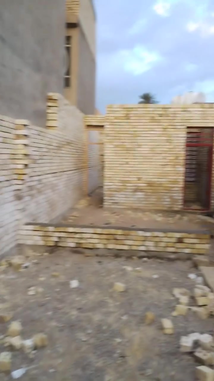 بيع مستعجل بيت هيكل زراعي 100متر سند 25 وكاله ام الصوره شارع 10متر أبواب وشبابيك كامله حديد ثقيل جنل مع سياره طابوق 4000 طابوقه دور الشرطه قرب بيت ابو محمد المصري *********** سعر 33
