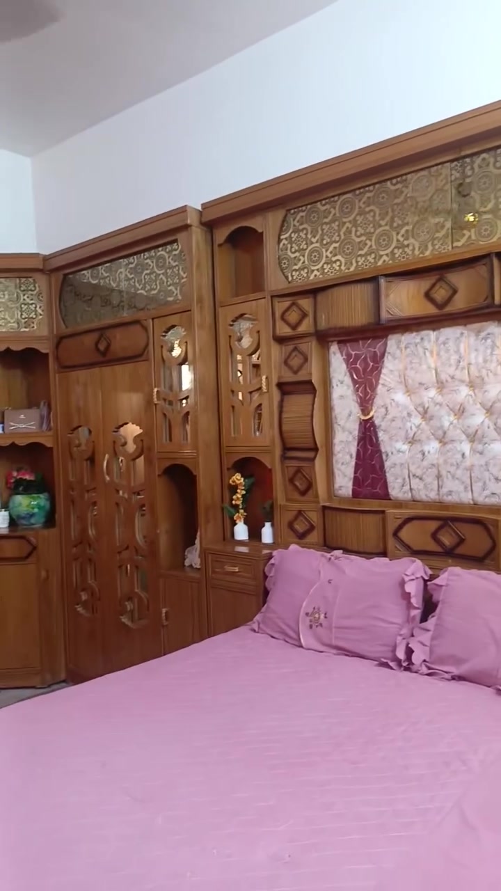 السلام عليكم غرفه اخشاب للبيع سعر٨٥٠وبيهه مجال.... ‏‪***********‬‏
