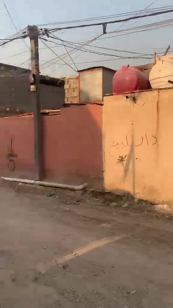 السلام عليكم دار للبيع المساحه 100 متر الحميديه شارع السبيس قرب السوق القديم فرع بيت مالح يتكون البيت من استقبال ومطبخ وصاله وغرفه بيت بنيان متوسط التواصل *********** واتساب متوفر السعر 32 مليون
