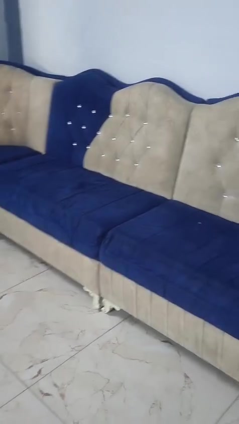 سلام عليكم ديون البيع عدد ثنين السعر الواحد  125 موقع حي سومر رقم الهاتف ***********
