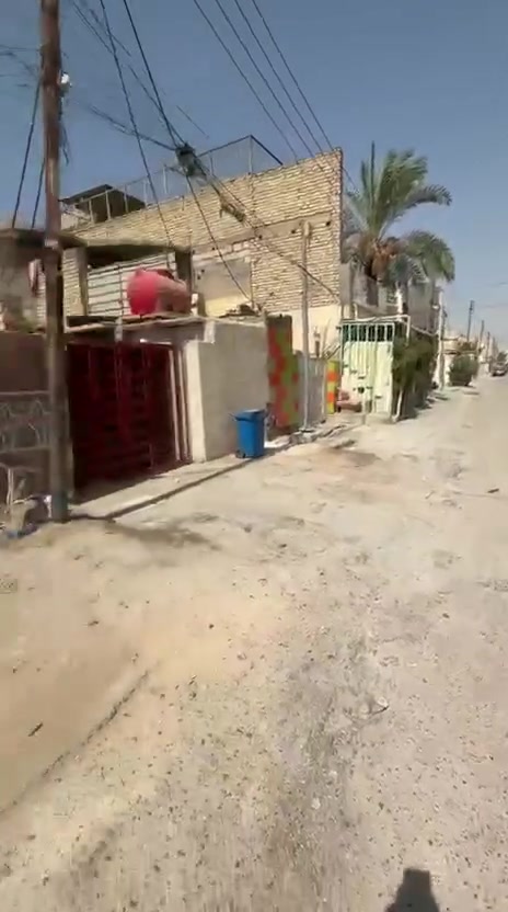 بيت البيع - مساحته 120متر بسعر 125بي مجال 📍موقع حي جهاد بل الفين جاهز السكن
واجهته 6نزال 20 
طابق واحد يحتوي على غرفه نوم صاله. مطبخ كراج خدامات بيتونه سطح
