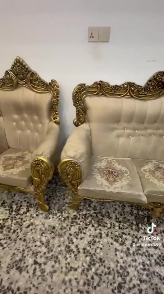 سلام عليكم جميعا قنفات للبيع ان مكلف بلنشر صاحب القنفات رقمه ***********

