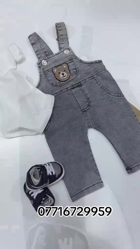 🧸 ✨ أوفر ولادي أنيق ومرتب ✨🧸 👕 بلوزة قطن ناعمة ومريحة 👖 أوفر جينز بتفاصيل الدب الكيوت 🐻 😍 ستايل حلو ومرتب للبيبي 📦 متوفر الآن لدى حسوني بيبي 📲 للحجز واتساب فقط: *********** ***********
