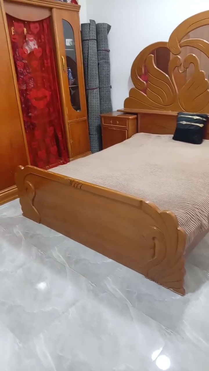 غرفه للبيع السعر ٧٠٠ وبي مجال الاستفسار اتصال برقم رد ***********
