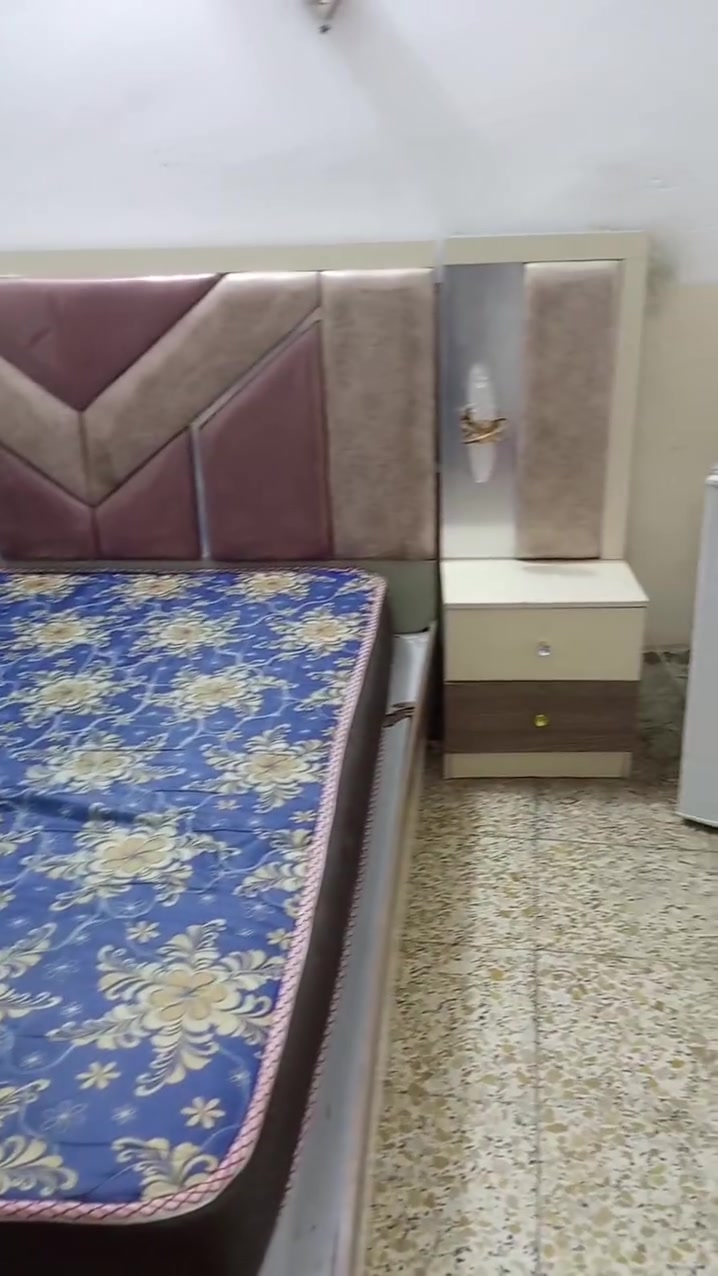 سلام عليكم غرفه تركيه مستخدمه قليل سعرها 600وبيها مجال بغداد فلكه حي النصر***********

