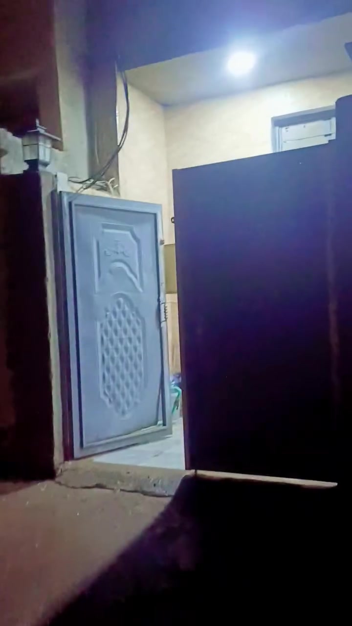 سلام عليكم بيت للبيع مساحه 100م طابق ونص بناء طابوق حديث 10× 10 مابي اي نقص فقط شتايكر كما موضح بالفيديو 
المكان السريدات الجديده نهايه شارع منصور الركابي 
عقد 177 تابعه لشخص واوجهك مع صاحب الأرض 
السعر 72 وبي مجال 
للاتصال على رقم ***********
موجود خاص
