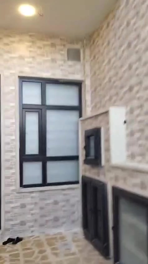 عروض مكتب الاخؤين للعقار حي الملاين الثانيه دار 🏠 المساحة 140 متر طابقين وبيتونه واجه 7عمق 20 
عدد غرف النوم 4 واسعات 
خدمات كامله 
سند زراعي نموذج 25 وصل بلدية 
بسم صاحب البيت 
الاستفسار 
***********  ابورعد 
*********** ابو عمر 
*********** رعد بيغمبرلي
