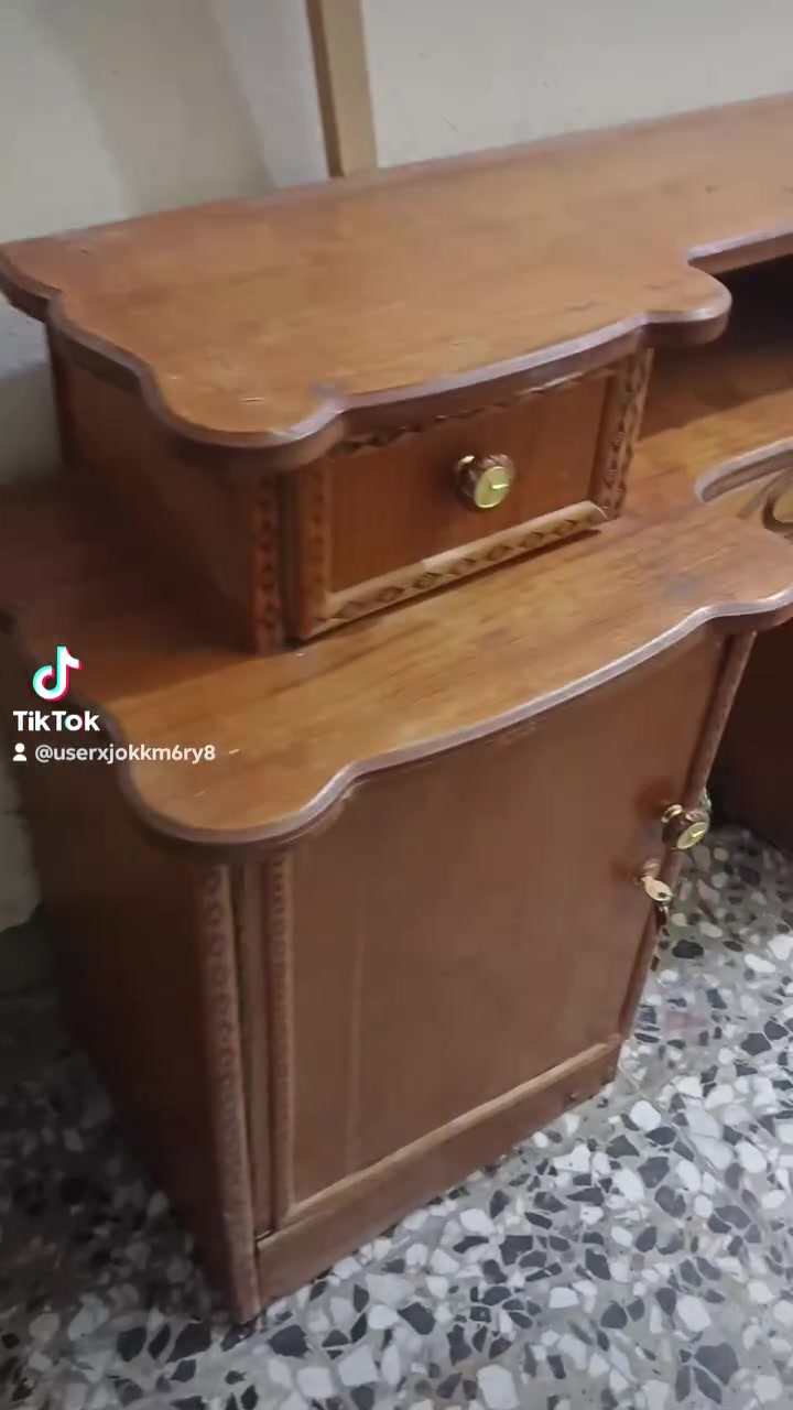 ميز للبيع سعر 50المكان نجف للستفسار المراسله على الرقم ***********بي مجال قليل
