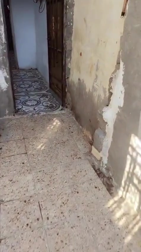 الحيانيه أول لاين  قرب الشارع العام   سعر 8   وإذا إيجار ب200  وبي مجال لشراي    مساحت البيت مو كلش جبيره غرفه اعكاده وهول وديوانيه ومطبخ  والبيت كله سيراميك 
***********

