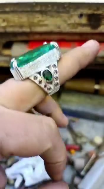 محبس شغله درجه اولى حجر زمرد زامبي خشنه سعر على خاص ***********
