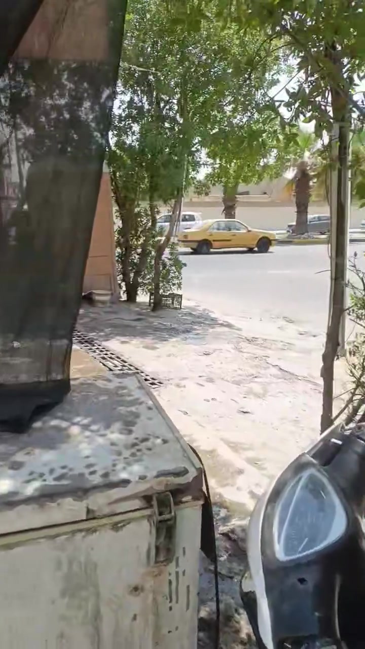 السلام عليكم من رخصة الادمن ممر بيت للبيع يرهم محل ركن على الشارع العام البنوك شارع الفتلاوي ب10مليون فقط واتساب ***********
