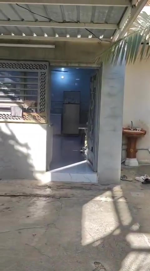 دار طابو طابق واحد للبيع مساحة ٢٧٣ متر الواجهة ١٤متر نزال ١٩ونص متر حي السرور وراء جامع سيد مهدي السعر ١٢٠ مليون بيه مجال للاستفسار مراجعة مكتب علي البياتي للعقار مقابل معارض السيارات اوالاتصال بالرقم ***********
