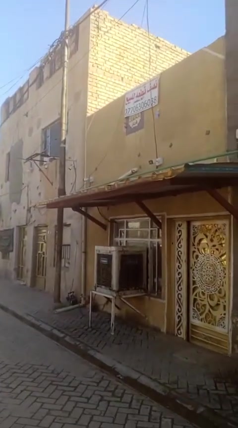 السلام عليكم نصف قطعه للبيع المساحه ٧٢ واجه البيت عله ساحه بناء عكاده نضيفه طابقين تحتوي على ثلاث غرف مدينه الصدر قطاع ١٢ للتواصل ***********
