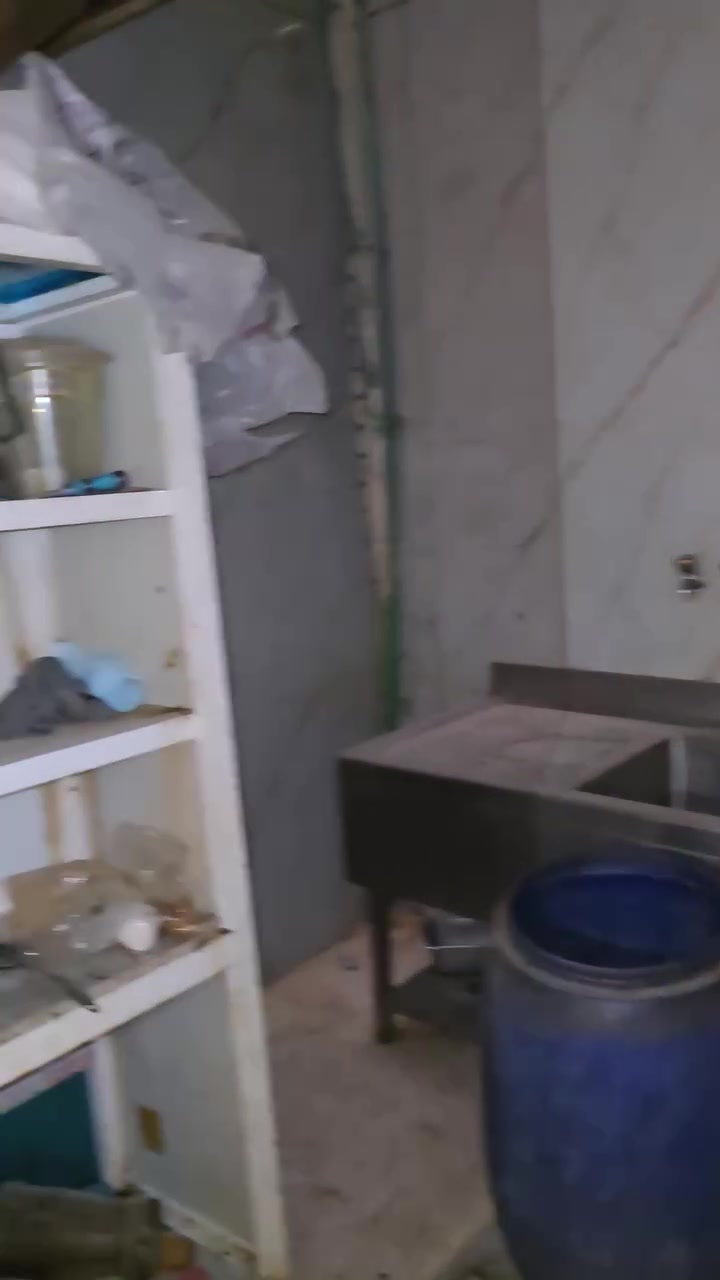 السلام عليكم للبيع مطعم جاهز أتريد غرااض أتريد المطعم كامل 
المكان مدينة الصدر حي طارق الوسط 
***********
