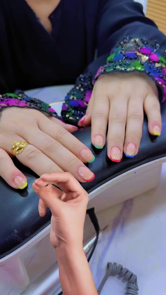 سلام عليكم مستمرين وياكم موجودين كل ايام وكل اوقات انسب اسعار رقئ شغل 
كل هلا بيكم 😘😘😘
العنوان ديالئ بلدروز 
خلف كوزمتك اريدو
صالون السلطانه 
رقم ***********
كل هلا بيكم 😘💕
