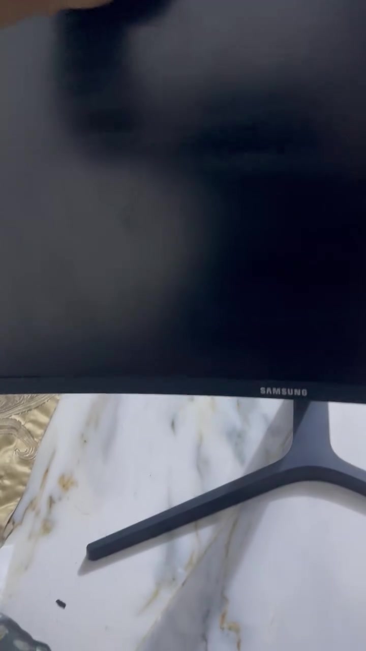 اكس بوكس سريس الاسود واحد تيره جوستك مالته الاصلي ويا انتاج بنهايت ٢٣ يعتبر ٢٤ يعني
شاشه سامسونك منحنيه ٣٦٠ درجه تصعد و تنزل هم
جوستك كيم سير
يوبي اس ٨٥٠ 
سعرهن كلهن 750 و بيها مجال للشراي 
مكان كريعات رقمي 

***********
