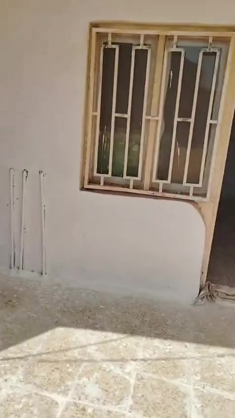 بيت الإيجار ١٠٠ مربع مقابل شارع الحسينيه قرب مسجد الرحمن متواجد واتساب ***********
