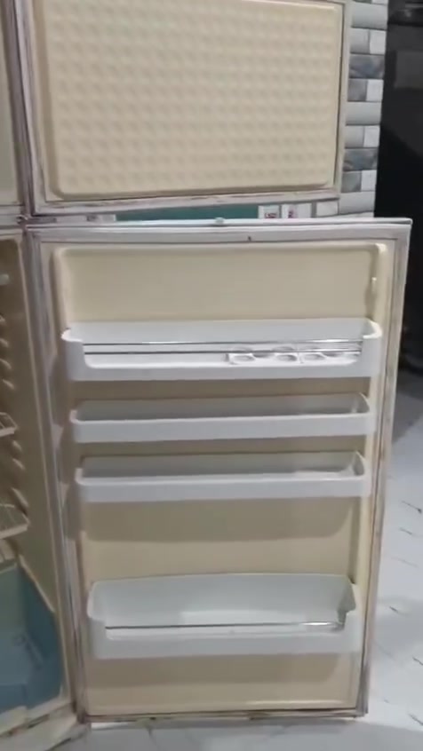 ثلاج لي  البيع كلش انضاف
اذ اكو مجمده  عادي  امراوس
‏‪***********‬‏
