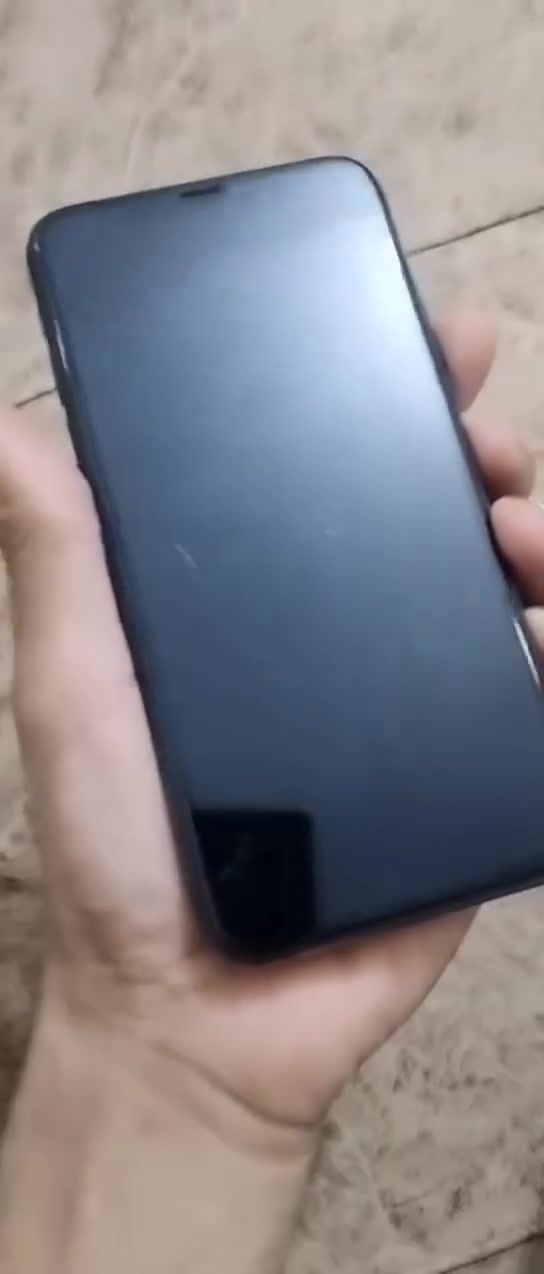 آيفون ١١ برو ماكس • ٦٤ • بطارية ٧٤٪