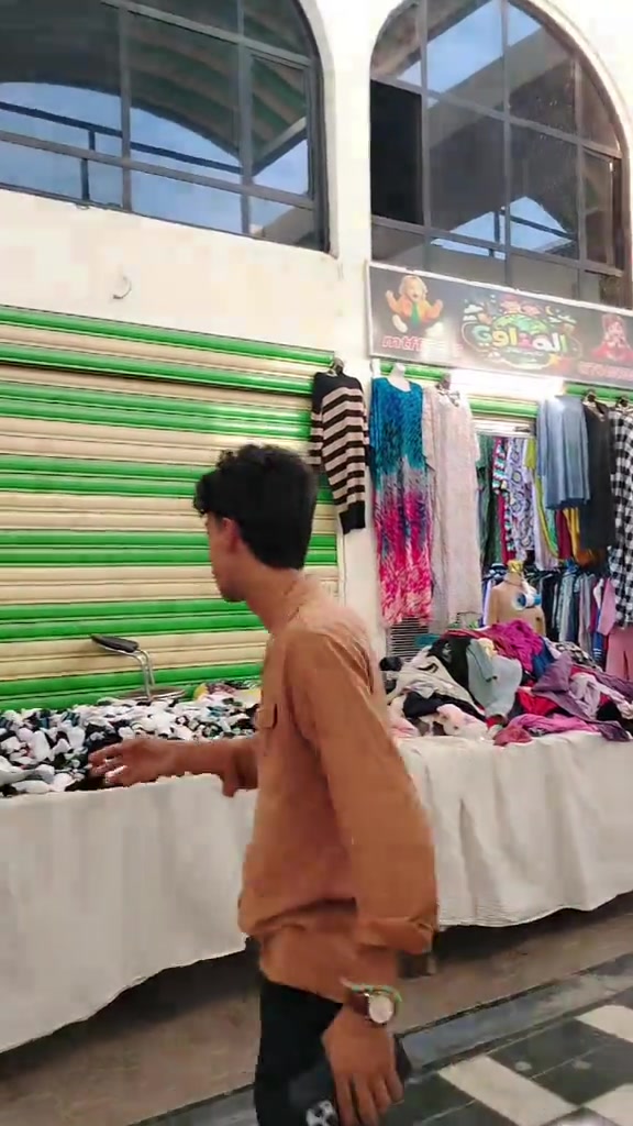 سوق ٤٠٠ • الشعب • توتي
