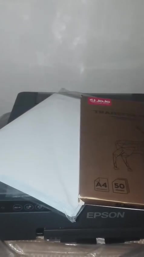 [٢٢/‏٩, ١٢:٤٦ م]  ♥️: طابعة Epson L8050 ✨
طابعة Epson L8050 بحبر حراري، مناسبة للطباعة على: 👕 الملابس
☕ الأكواب
🍽️ الصحون
📌 مميزات الطابعة:
الطابعة جديدة ونظيفة جداً.
استخدام قليل جداً، وما مستخدمة بشكل تجاري.
يتم تشغيلها كل فترة وطباعة ورقة فقط للمحافظة على الحبر وعدم جفافه.
وياها ورق للطباعة على الملابس السوداء 🖤
وياها ورق للطباعة على الملابس الفاتحة 🤍
نوعية الأوراق ممتازة جداً ومناسبة للشغل الاحترافي.
💗 مناسبة للي تريد تبدأ مشروع طباعة أو تضيف الطباعة لشغلها

السعر 455 الف وبيها مجال
[٢٢/‏٩, ١٢:٤٦ م] ر ♥️: طابعة Epson L8050 ✨
طابعة Epson L8050 بحبر حراري، مناسبة للطباعة على: 👕 الملابس
☕ الأكواب
🍽️ الصحون
📌 مميزات الطابعة:
الطابعة جديدة ونظيفة جداً.
استخدام قليل جداً، وما مستخدمة بشكل تجاري.
يتم تشغيلها كل فترة وطباعة ورقة فقط للمحافظة على الحبر وعدم جفافه.
وياها ورق للطباعة على الملابس السوداء 🖤 اشتريته ب٣٥ الف
وياها ورق للطباعة على الملابس الفاتحة 🤍 ب١٥ الف 
نوعية الأوراق ممتازة جداً ومناسبة للشغل الاحترافي.
💗 مناسبة للي تريد تبدأ مشروع طباعة أو تضيف الطباعة لشغلها

السعر كامل للورق والطابعه 455 الف وبيها مجال

وتساب ***********
