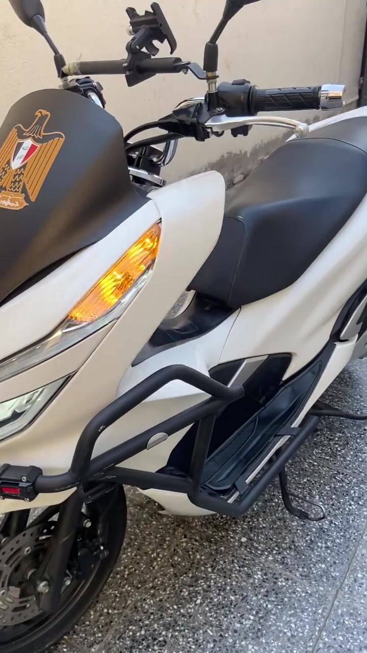 السلام عليكم شباب
للبيع pcx 2018 بصمة ياباني 

بحالة الوكالة شرط 

KF ٣٠

لون ابيض صدفي 

حجم المحرك 150cc 

عداد مسافة الدخول 14 الف 

الحالي 24 الف ماشيه شي بسيط هنا 

درع حماية للبجم 

بيها جادر حماية 

ستان موبايل اصلي 

تايرات مشلن بلاديات خلفي + امامي 

الدراجة كفالة عامه من كلشي 

تخابرني لتكلي شبيه مابيه 

كفالة ع وضع معرض تجي وتشوف بنفسك 

بصمة عدد ٢

زلغ مابيه شرط 

اي ستفسار متواجد خاص او واتساب 

رقمي ***********

السعر ٢٥$
