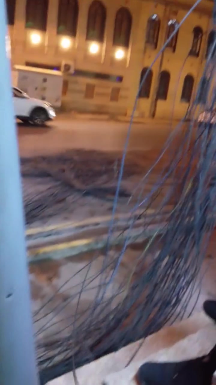 كهربائيين لتسليك الكيبلات في الموصل
و سهل نينوى وتحويل مواقع في 
داخل الموصل تحياتي الجميع 
ابو الجود ***********
ابو الجود ***********
