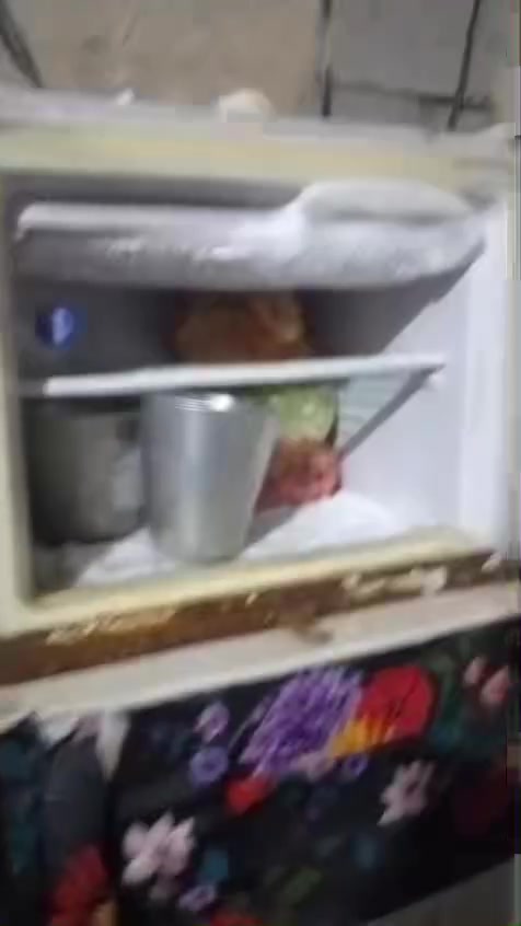 سلام عليكم ثلاجه للبيع بسعر ٥٠الف ***********
