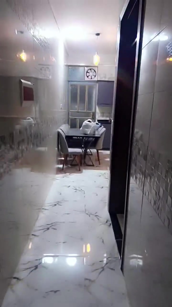 بيت البيع مجمع سفير الرافدين العقار مساحه 70متر طابقين سند 25البيت مقابل طابو خدمات مي كهرباء مجاري قريب جدا عله شارع العام بيت نظيف جدا بناء حديث 3غرف نوم ***********
